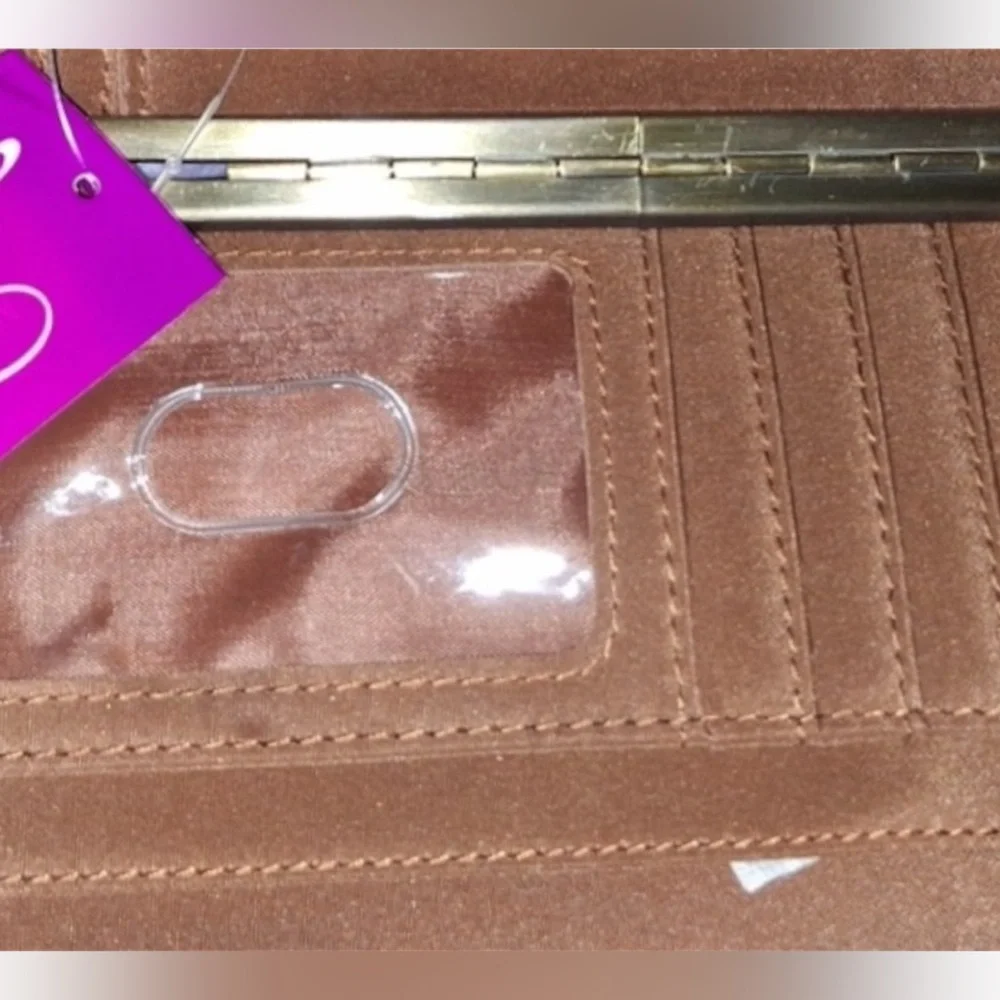 NEW Brown Skull and Roses Women's hinged Wallet case with clasp NWOT